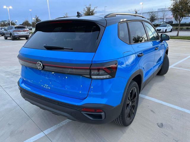 2025 Volkswagen Taos SE Black