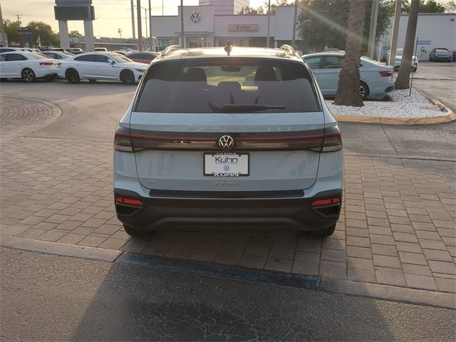 2025 Volkswagen Taos SE Black