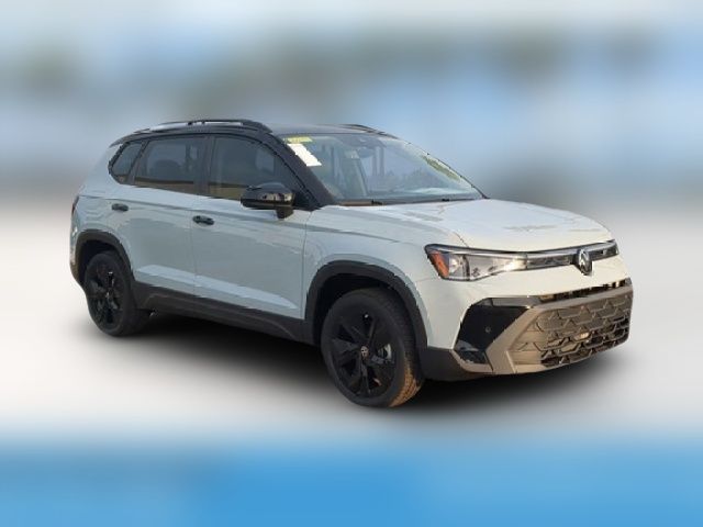 2025 Volkswagen Taos SE Black