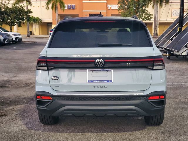 2025 Volkswagen Taos SE Black