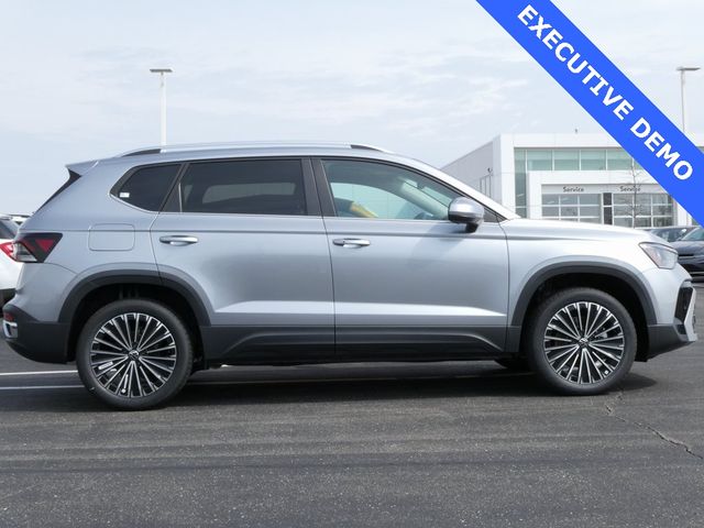 2025 Volkswagen Taos SE