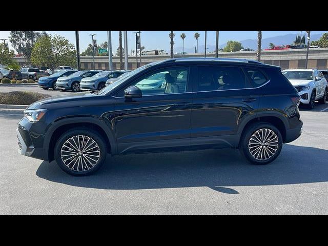 2025 Volkswagen Taos SE
