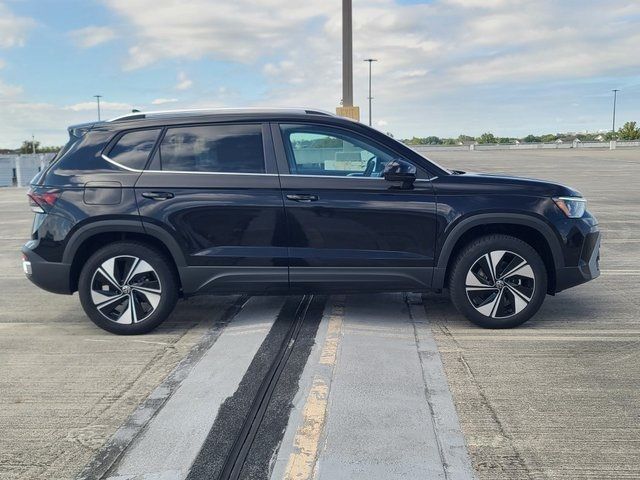 2025 Volkswagen Taos SE