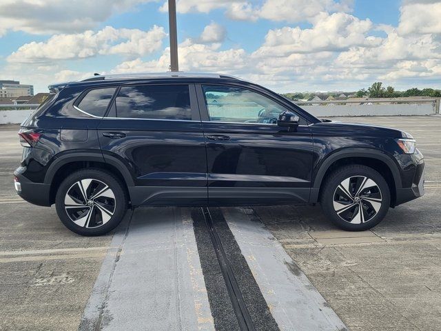 2025 Volkswagen Taos SE