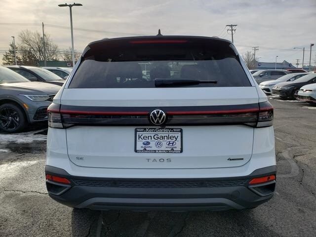 2025 Volkswagen Taos SE Black