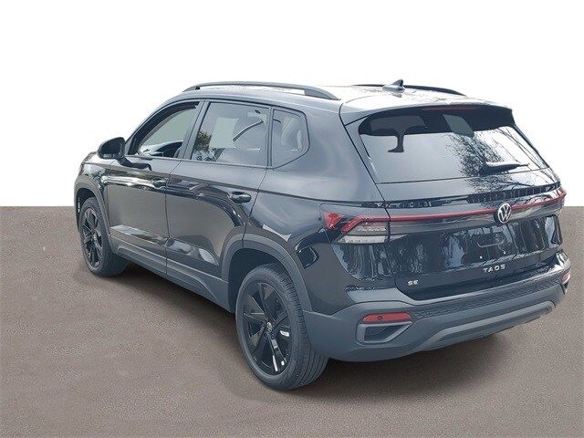 2025 Volkswagen Taos SE Black