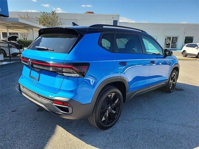 2025 Volkswagen Taos SE Black