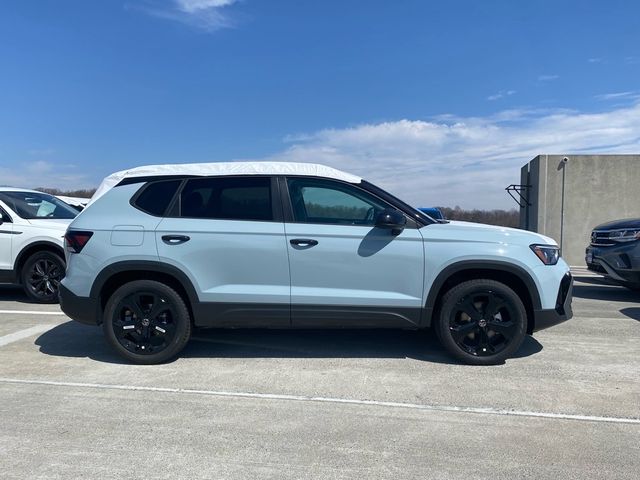 2025 Volkswagen Taos SE Black