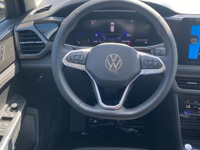 2025 Volkswagen Taos SE Black
