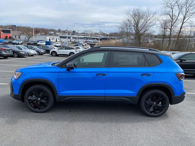 2025 Volkswagen Taos SE Black