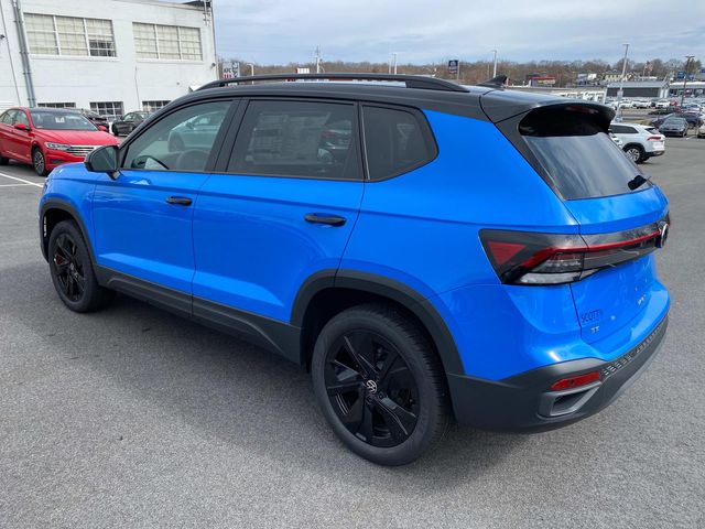 2025 Volkswagen Taos SE Black