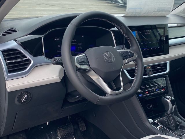 2025 Volkswagen Taos SE