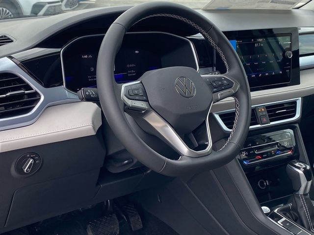 2025 Volkswagen Taos SE