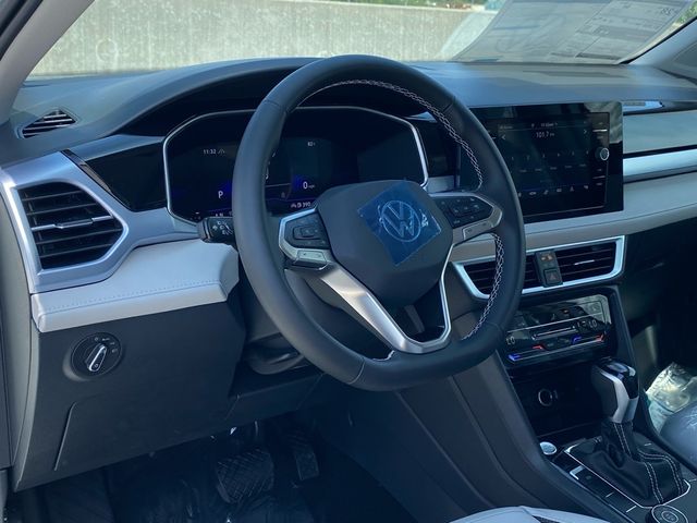 2025 Volkswagen Taos SE