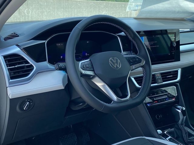 2025 Volkswagen Taos SE