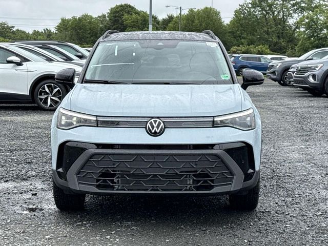 2025 Volkswagen Taos SE Black