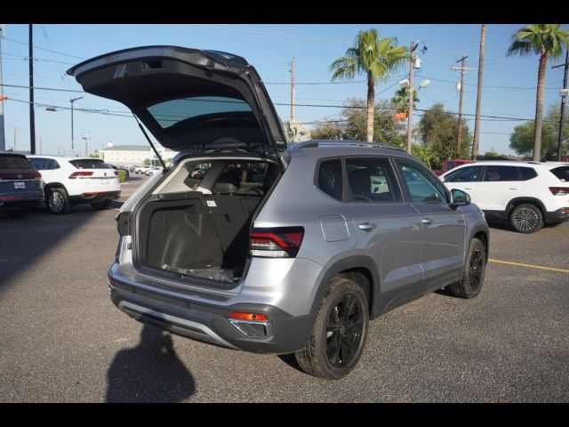 2025 Volkswagen Taos SE