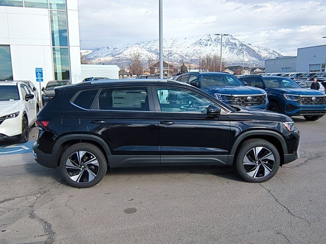 2025 Volkswagen Taos SE