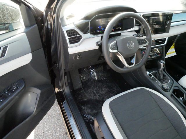 2025 Volkswagen Taos SE