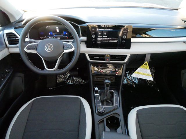 2025 Volkswagen Taos SE