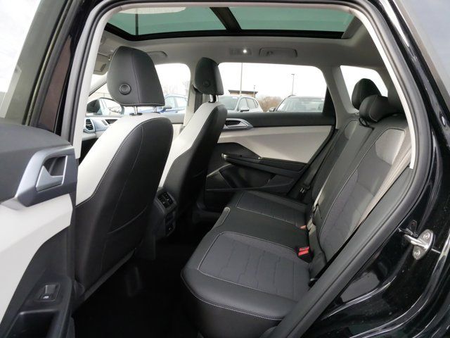 2025 Volkswagen Taos SE
