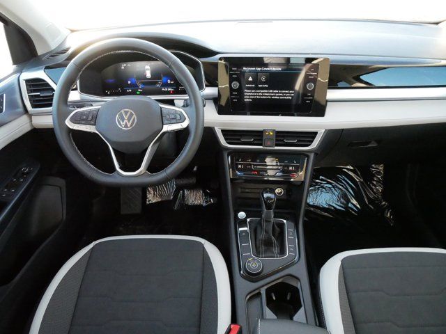 2025 Volkswagen Taos SE