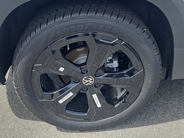 2025 Volkswagen Taos SEL