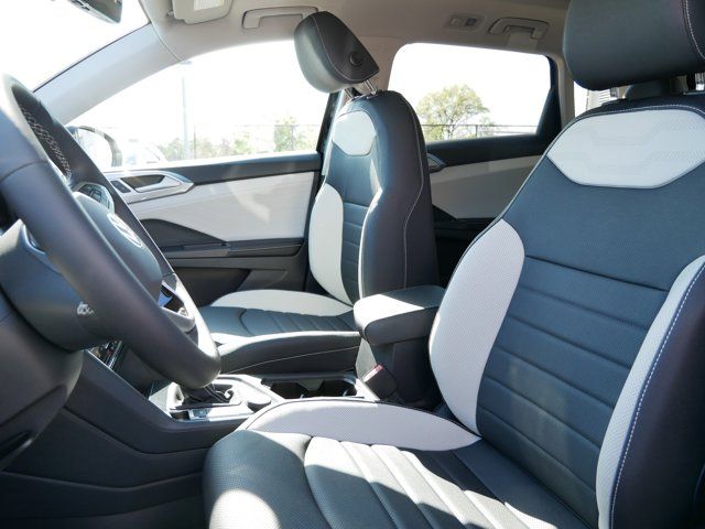 2025 Volkswagen Taos SEL