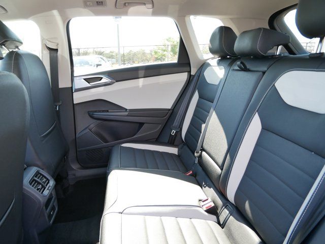 2025 Volkswagen Taos SEL