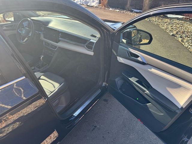 2025 Volkswagen Taos SEL