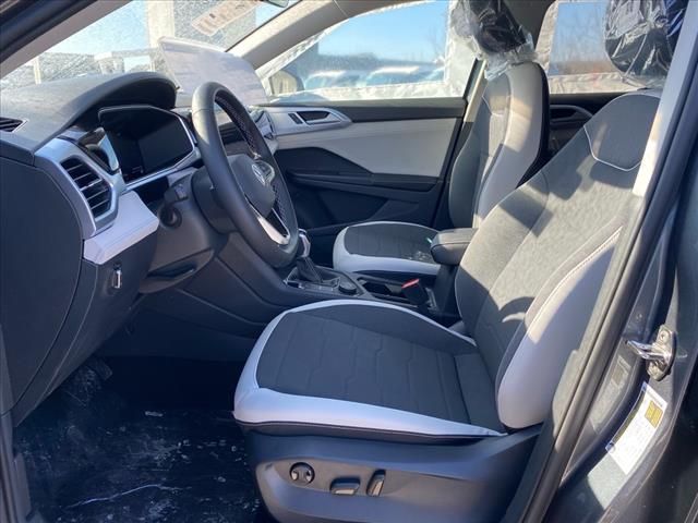 2025 Volkswagen Taos SE