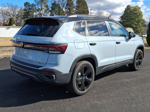 2025 Volkswagen Taos SE Black