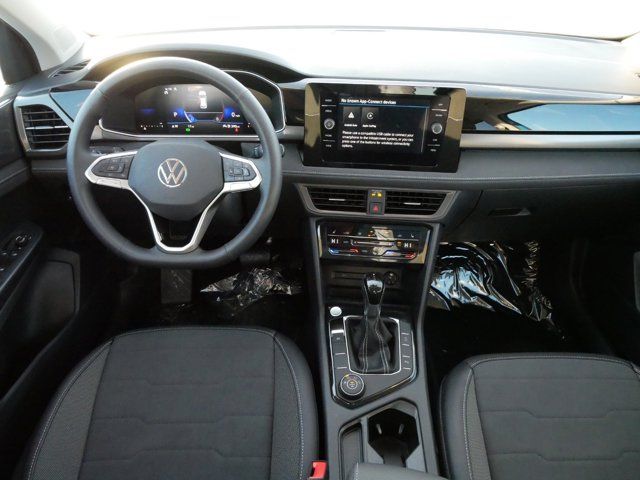 2025 Volkswagen Taos SE Black