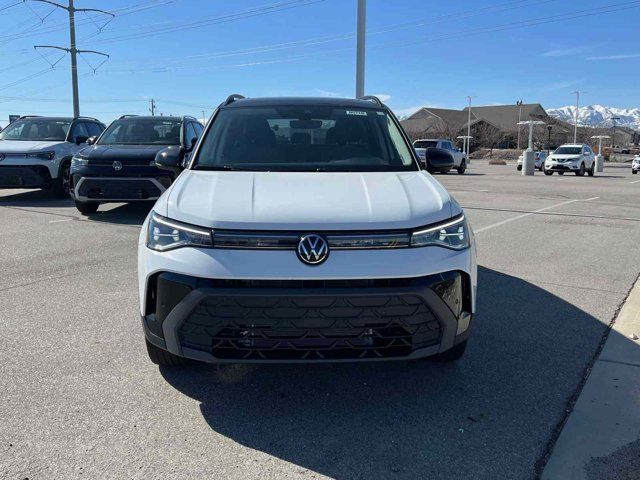 2025 Volkswagen Taos SE Black