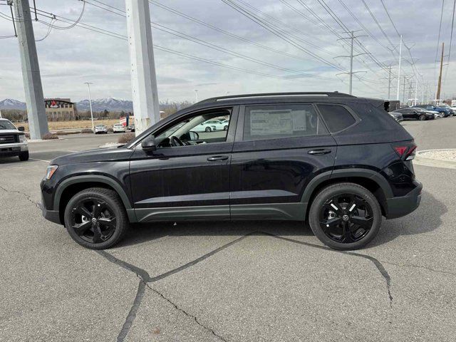 2025 Volkswagen Taos SE Black