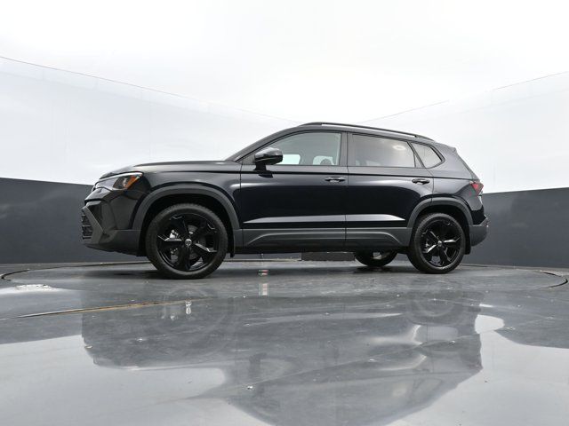 2025 Volkswagen Taos SE Black