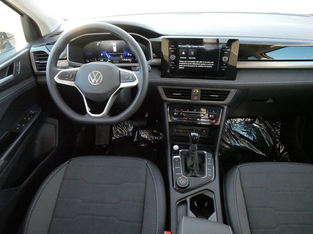 2025 Volkswagen Taos SE Black