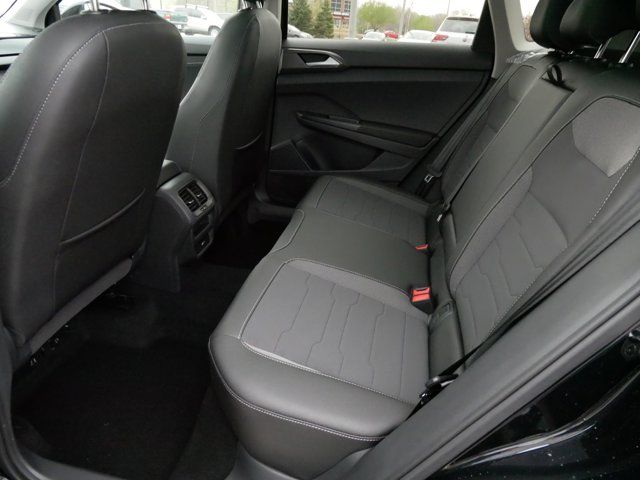 2025 Volkswagen Taos SE Black