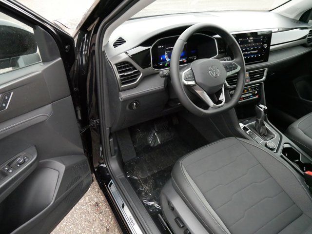 2025 Volkswagen Taos SE Black