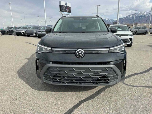 2025 Volkswagen Taos SE Black
