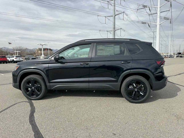 2025 Volkswagen Taos SE Black