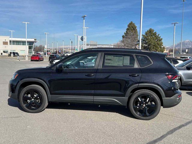 2025 Volkswagen Taos SE Black