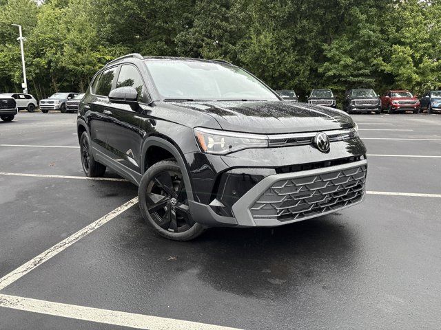 2025 Volkswagen Taos SE Black