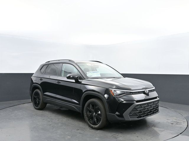 2025 Volkswagen Taos SE Black