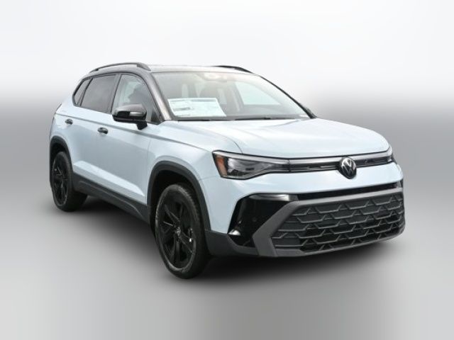 2025 Volkswagen Taos SE Black