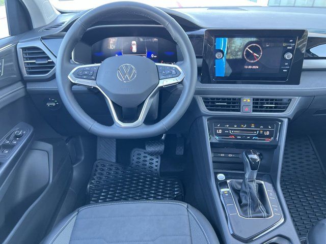 2025 Volkswagen Taos SE Black