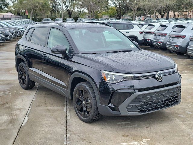 2025 Volkswagen Taos SE Black