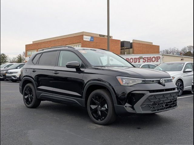 2025 Volkswagen Taos SE Black