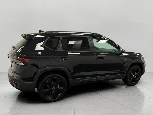 2025 Volkswagen Taos SE Black