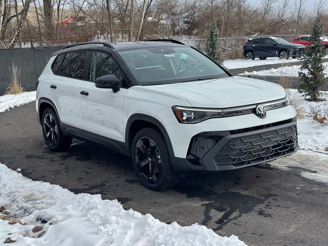 2025 Volkswagen Taos SE Black